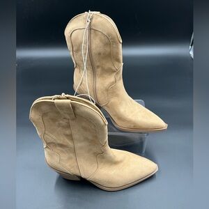 Universal Threads faux suede western boots SZ 9. 10.5 tall 2.5 inch‎ heel. NWOT